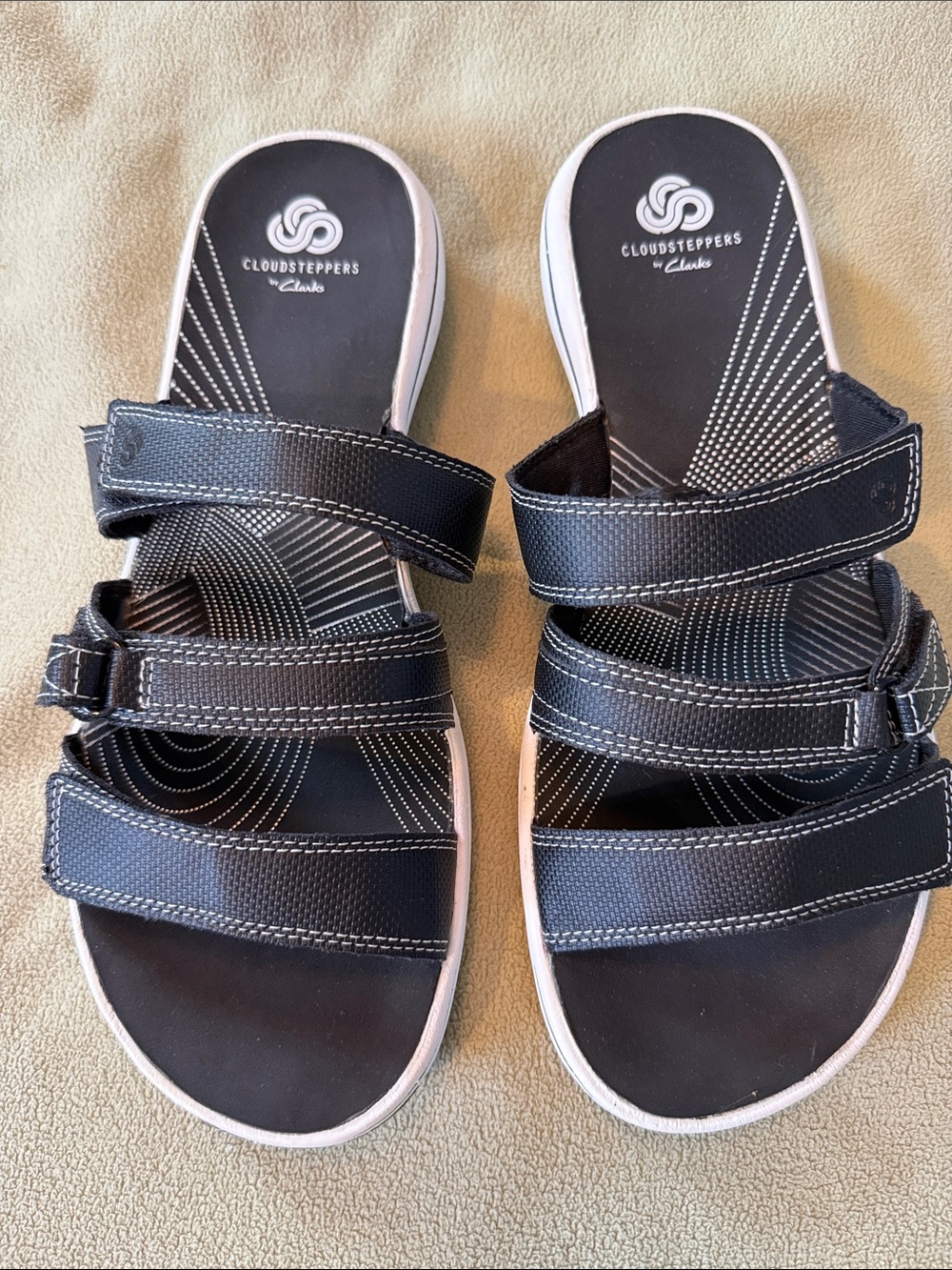 Clarks Cloudsteppers Women's Black Adjustable Strap Sandals